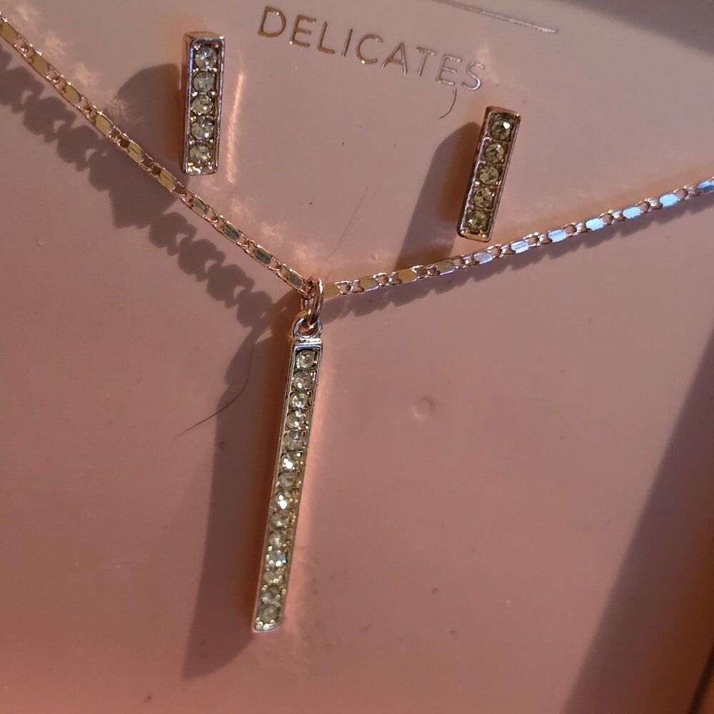 NEW Bijoux Delicates 16" Necklace & Earrings Set NIB